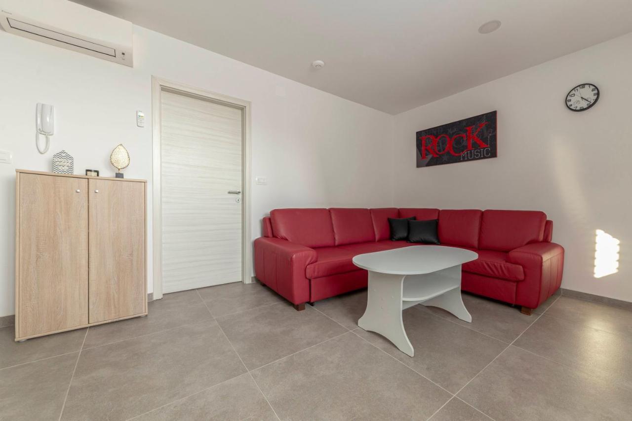 Apartments Linda Брезье Экстерьер фото